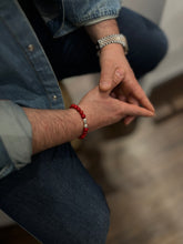 Lade das Bild in den Galerie-Viewer, Elastischer Fitness Kugelarmband mit hantelförmigen Legierungsanhänger (Edelstahl) / rot (silberne Hantel)