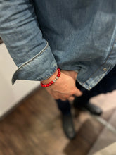 Lade das Bild in den Galerie-Viewer, Elastischer Fitness Kugelarmband mit hantelförmigen Legierungsanhänger (Edelstahl) / rot (silberne Hantel)