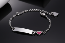 Lade das Bild in den Galerie-Viewer, Individuelles Baby-Armband mit Herzanhänger – personalisierte Gravur aus Edelstahl