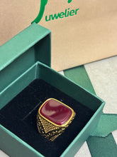 Lade das Bild in den Galerie-Viewer, Vergoldeter Herren Siegelring mit Gravur | Schwarz-Onyx, Tigerauge & Rot-Onyx