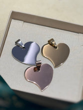 Lade das Bild in den Galerie-Viewer, Edelstahl Herzanhänger mit persönlicher Gravur