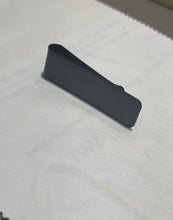 Lade das Bild in den Galerie-Viewer, Schlanke Geldklammer aus Edelstahl – Gratis Gravur inklusive