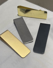 Lade das Bild in den Galerie-Viewer, Schlanke Geldklammer aus Edelstahl – Gratis Gravur inklusive