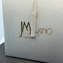 Lade das Bild in den Galerie-Viewer, Kostenlose Gravur + Anhänger | 3D Säulen Silber-Anhänger (Baren) mit Kette in Matt-Optik