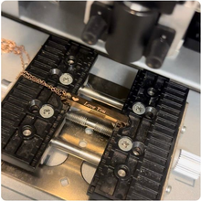 Lade das Bild in den Galerie-Viewer, Baren Anhänger | Personalisierte 3D Säulen Edelstahl-Anhänger mit Kette + kostenlose Gravur