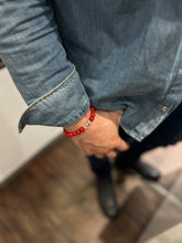 Lade das Bild in den Galerie-Viewer, Elastischer Fitness Kugelarmband mit hantelförmigen Legierungsanhänger (Edelstahl) / rot (silberne Hantel)
