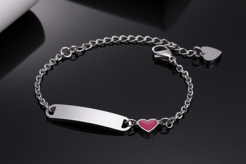 Individuelles Baby-Armband mit Herzanhänger – personalisierte Gravur aus Edelstahl