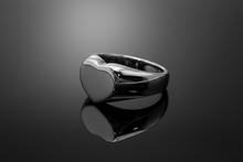 Lade das Bild in den Galerie-Viewer, Damenring aus Edelstahl in Herzform – individuell gravierbar
