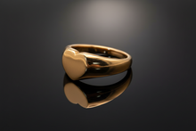 Lade das Bild in den Galerie-Viewer, Damenring aus Edelstahl in Herzform – individuell gravierbar
