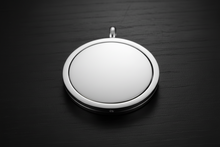 Lade das Bild in den Galerie-Viewer, Drehbarer Edelstahl Anhänger mit Gravur – Runde Gravurplatte Unisex
