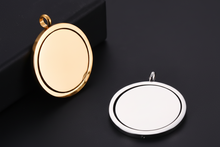 Lade das Bild in den Galerie-Viewer, Drehbarer Edelstahl Anhänger mit Gravur – Runde Gravurplatte Unisex
