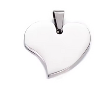 Lade das Bild in den Galerie-Viewer, Edelstahl Herzanhänger mit persönlicher Gravur
