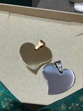 Lade das Bild in den Galerie-Viewer, Edelstahl Herzanhänger mit persönlicher Gravur
