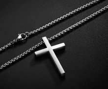 Lade das Bild in den Galerie-Viewer, Edelstahl Kreuzkette – Persönlich gravierbar &amp; zeitlos elegant
