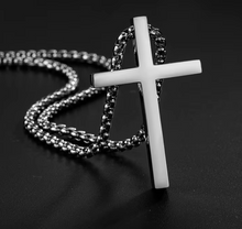 Lade das Bild in den Galerie-Viewer, Edelstahl Kreuzkette – Persönlich gravierbar &amp; zeitlos elegant
