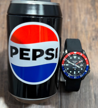 Lade das Bild in den Galerie-Viewer, Seiko 5 Sports x Pepsi® Limited Edition - SSK047
