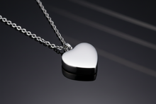 Lade das Bild in den Galerie-Viewer, Edler Herzanhänger aus Edelstahl mit Kette &amp; Füllset  – Gedenkschmuck mit Gravur