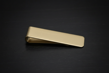 Lade das Bild in den Galerie-Viewer, Schlanke Geldklammer aus Edelstahl – Gratis Gravur inklusive